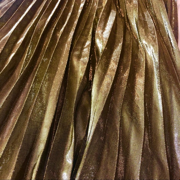Shiny Gold Skirt - Picture 2 of 3